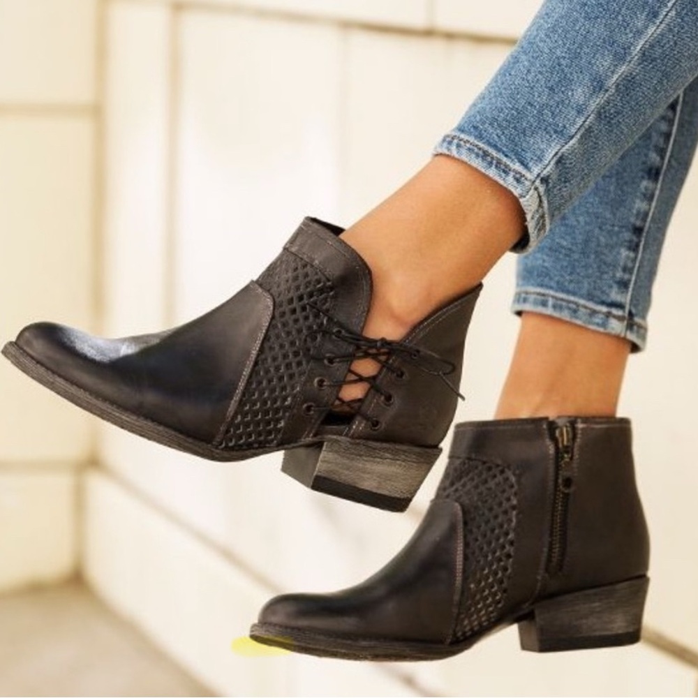 Roan Bedstu Antonia Leather Lace Detail Booties Boots 7.5 Black Gunmetal Western